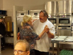 Agnes doet een walsje met Chef John